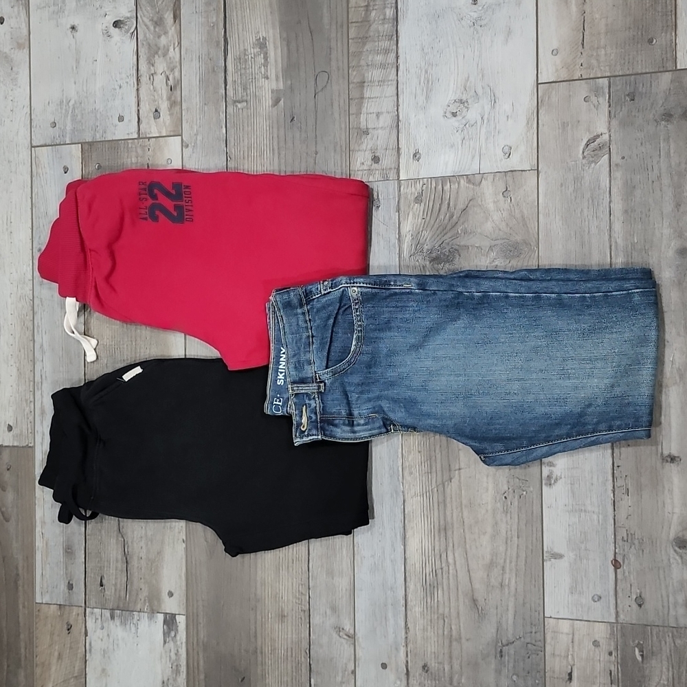 🧖‍♂️ 3 BOYS PANTS SIZE 10/12 🧖‍♂️